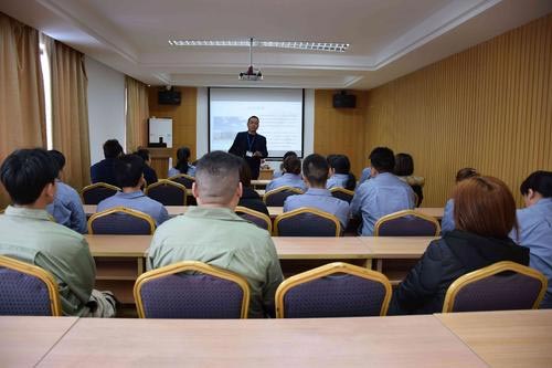 我們?yōu)閱T工提供富有市場競爭力的薪酬待遇，每年都會對員工的薪酬進(jìn)行回顧