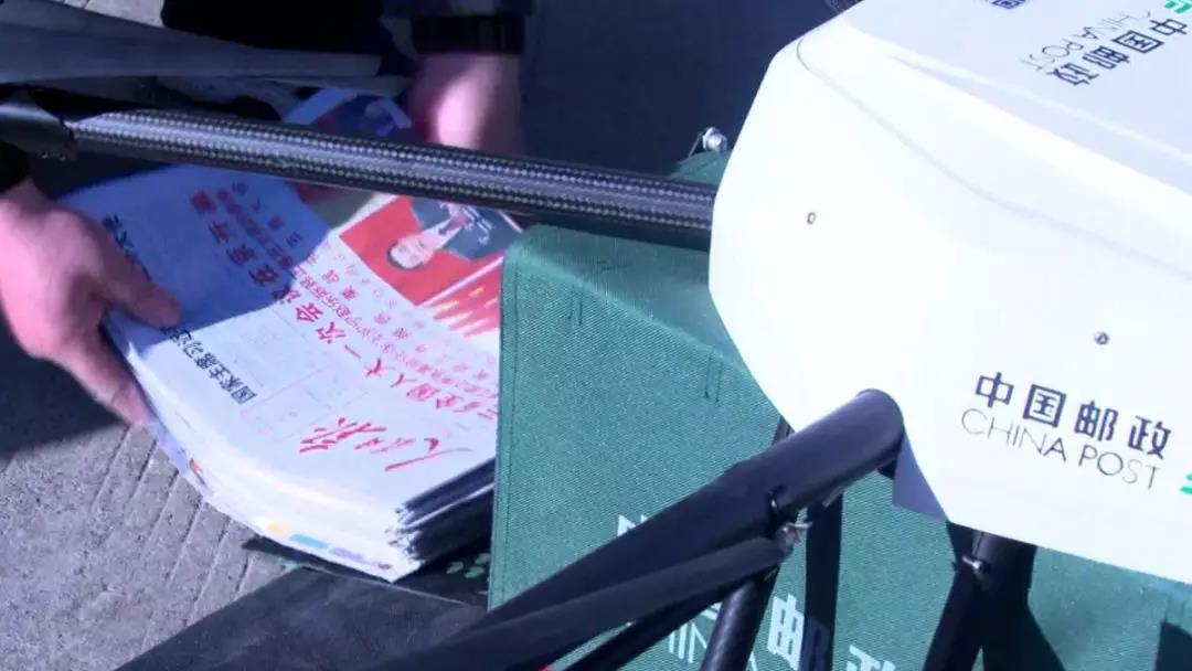 每當(dāng)你手撕一次快遞 世界上就會多出 約0.2公斤垃圾